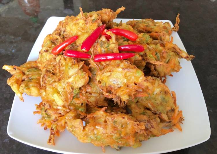 Indonesian Vegetable Fritters (bakwan sayur)