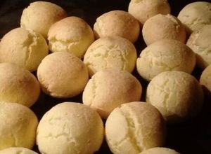 Una foto de Pancitos de queso (pao de queijo)