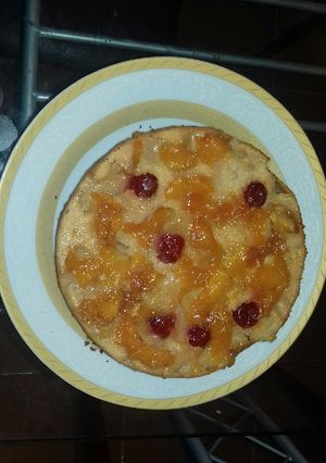 Una foto de Torta de Durazno 🍊 y Cerezas 🍒