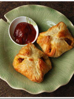 A picture of Kerala Egg Puffs.