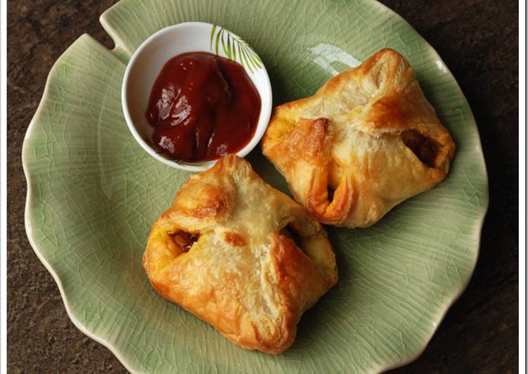 Recipe: Delicious Kerala Egg Puffs