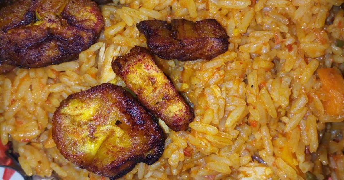 Jollof rice and plantain Recipe by seyifunmi Abjmom Cookpad