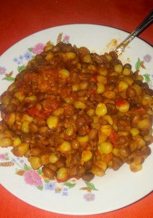 A picture of Kenyan fried Githeri.