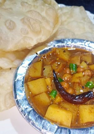 লুচি আর স্পেশাল মিষ্টির দোকানের আলুর তরকারি ( luchi r mishti dokaner aloor torkari recipe in Bengali রেসিপির প্রধান ছবি