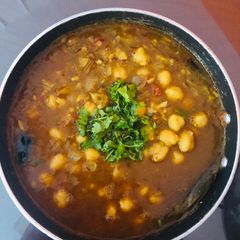 A picture of Chole bhature/ puri.