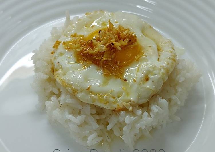 Cara Gampang Menyiapkan Nasi Telur Bawang Putih Anti Gagal