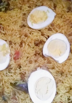 A picture of Egg masoor pulao.