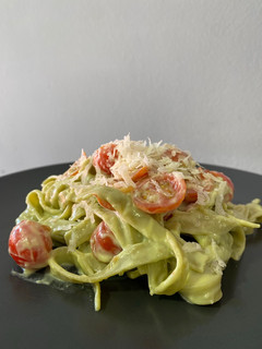 Una foto de Pasta con Salsa de Aguacate 🍴