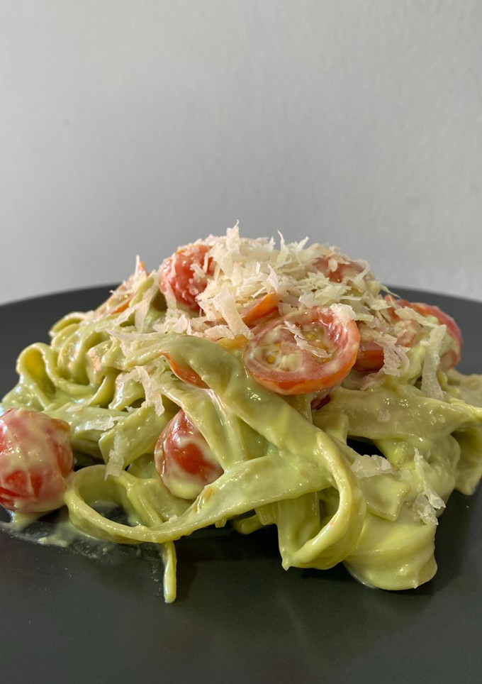 Una foto de Pasta con Salsa de Aguacate 🍴