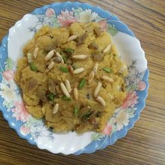 A picture of Chana Dal Halwa with Pinenuts.