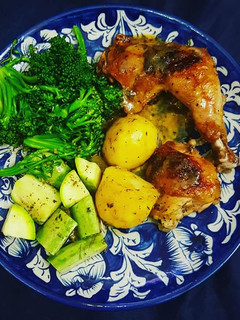 A picture of Cauliflower Served With Chicken thighs.