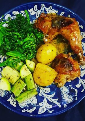 A picture of Cauliflower Served With Chicken thighs.