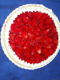 Una foto de Tarta de frutillas con crema