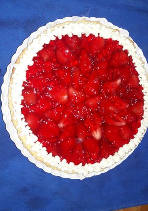 Una foto de Tarta de frutillas con crema