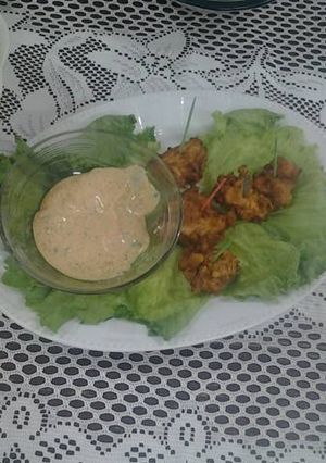 A picture of Popcorn chicken with Ramoulade sauce.
