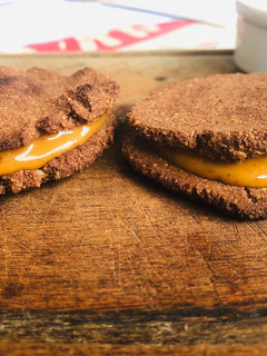 Una foto de Keto -Alfajores de chocolate rellenos con dulce de leche 🇦🇷🇦🇷🇦🇷🇦🇷🇦🇷🇦🇷🇦🇷🤗🤗🤗🤗