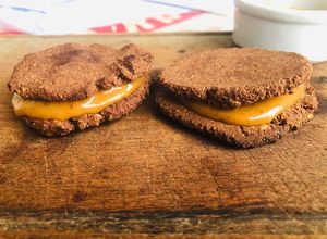Una foto de Keto -Alfajores de chocolate rellenos con dulce de leche 🇦🇷🇦🇷🇦🇷🇦🇷🇦🇷🇦🇷🇦🇷🤗🤗🤗🤗