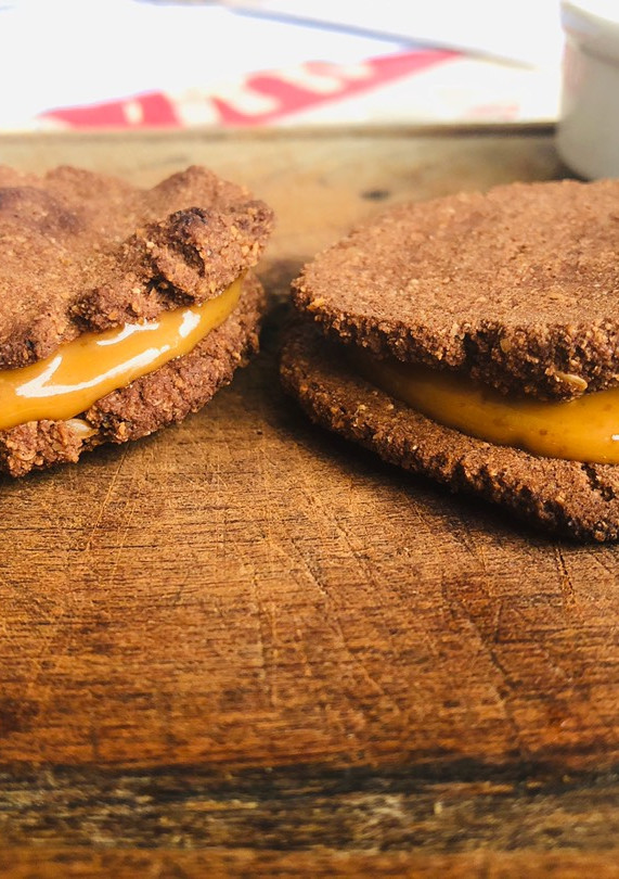 Una foto de Keto -Alfajores de chocolate rellenos con dulce de leche 🇦🇷🇦🇷🇦🇷🇦🇷🇦🇷🇦🇷🇦🇷🤗🤗🤗🤗