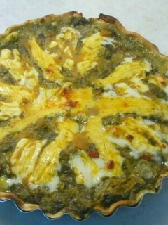 Una foto de Tarta de acelga, savora y picadillo