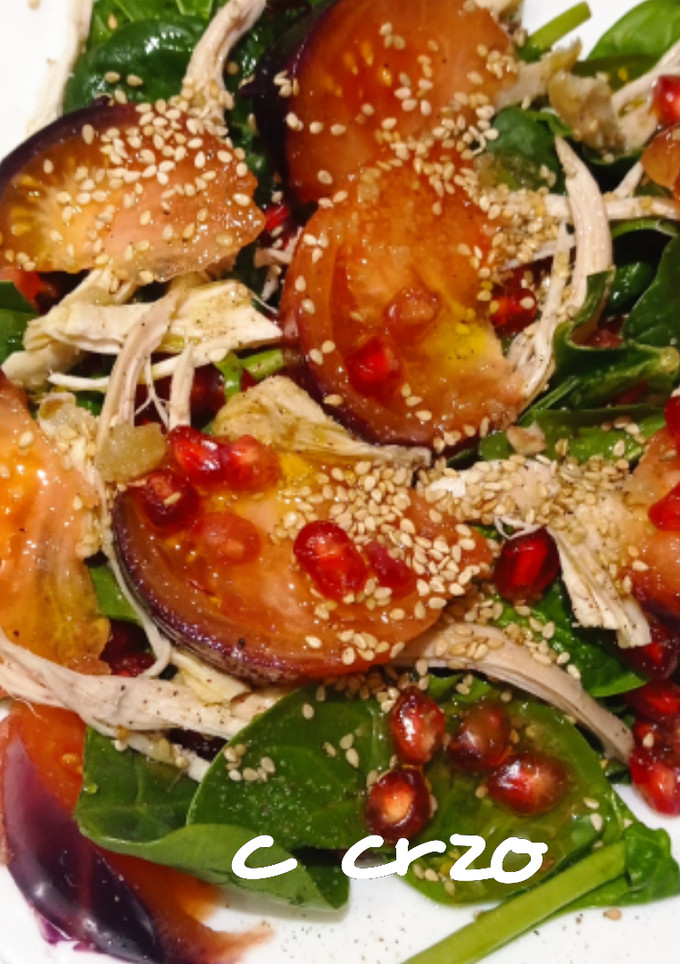 Una foto de Ensalada con pollo asado y sésamo