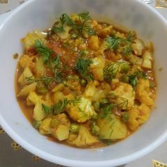 A picture of Aalu gobhi matar Peas.