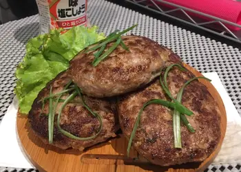 Gampangnya Membuat Hamburger beef steak Praktis Enak