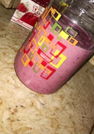 صورة لوصفة عصير فراوله بالقطع جنااان 🍹🍓