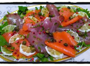 Foto di Carpaccio di Affumicati al Limone con Capperi e Pepe Rosa