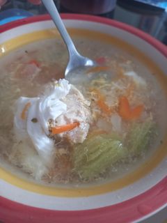 Una foto de Consomé de pollo (Sanadora, Rápida y Muy Rica)