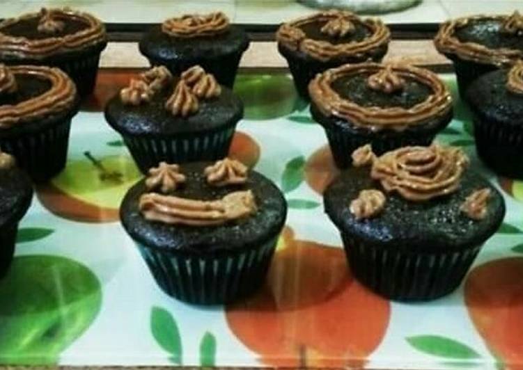 Recipe of Any-night-of-the-week Chocolate cupcakes😍