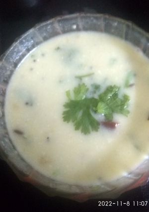 કાઠિયાવાડી કઢી (Kathiyawadi Kadhi Recipe In Gujarati) રેસીપી મુખ્ય ફોટો