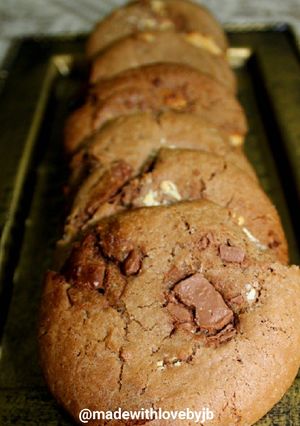 A picture of Chocolate chip cookies.