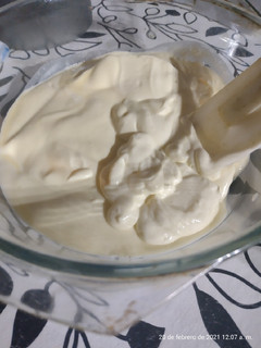 Una foto de Mayonesa casera con huevo duro y leche (Lactonesa)
