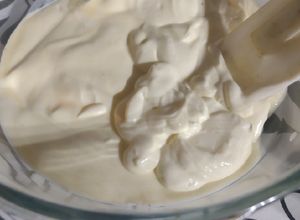 Una foto de Mayonesa casera con huevo duro y leche (Lactonesa)