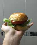 Hamburger(bánh mì nhân thịt bò phô mai)