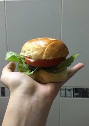 Hình của món Hamburger(bánh mì nhân thịt bò phô mai).