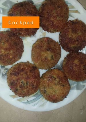 A picture of Chicken vegetable macroni kabab.