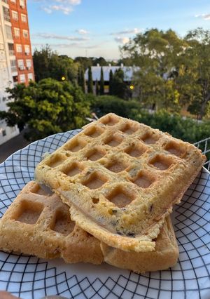Una foto de Waffles salados keto