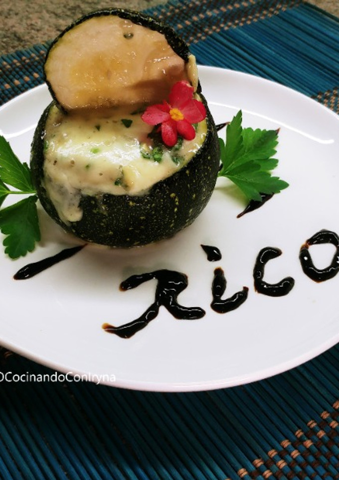 Una foto de Calabacines redondos rellenos de champiñones