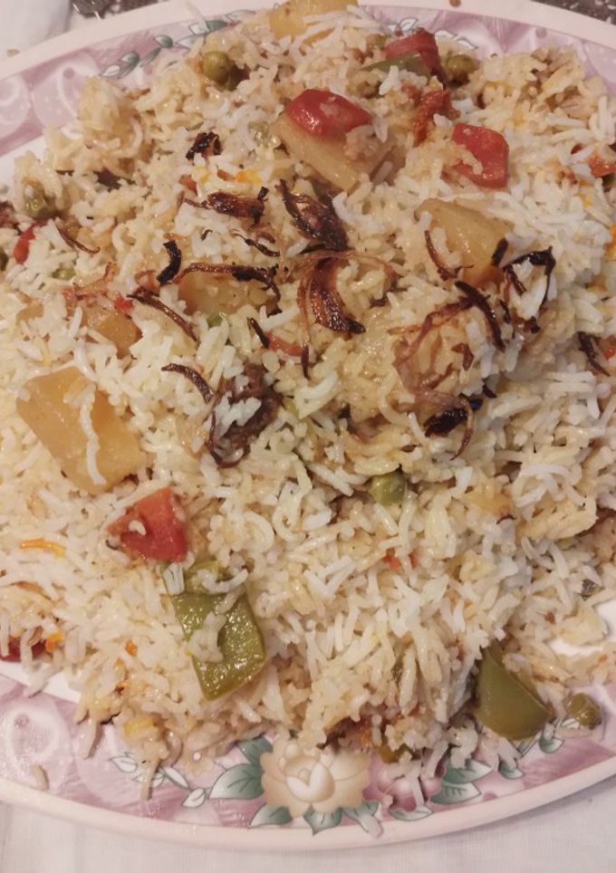 A picture of Mix vegetable biryani.