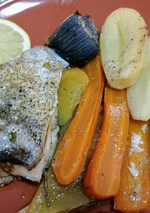 Φωτογραφία της συνταγής Ψάρι με λαχανικά στον φούρνο