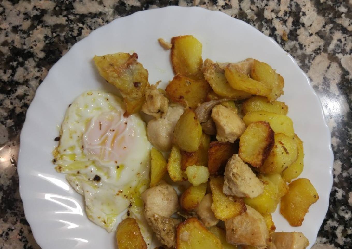 Papas con pollo a la cerveza