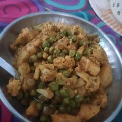 A picture of Aloo gobhi.