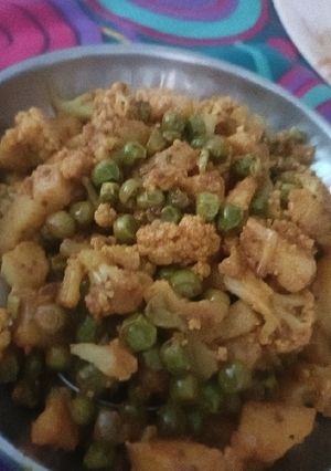 A picture of Aloo gobhi.