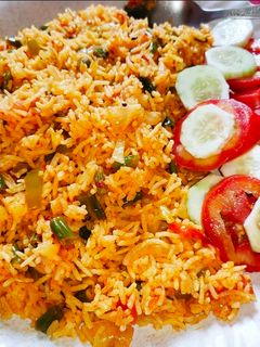 સેઝવાન રાઈસ (Schezwan Rice Recipe In Gujarati) રેસીપી મુખ્ય ફોટો