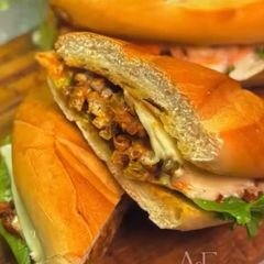 A picture of BBQ Chicken Submarine.