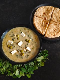 A picture of Methi Malai Matar Paneer.