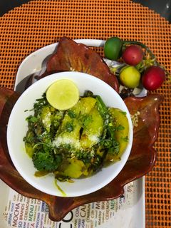 बटाटा भेंडी भाजी (batata bhendi bhaji recipe in martahi) रेसिपी चे मुख्य फोटो