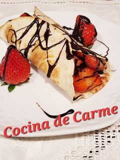Una foto de Fresas con chocolate en tortita crujiente 🍓🍓