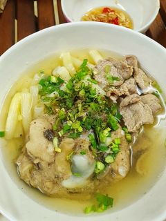 Hình của món Nui giò heo hầm sả.